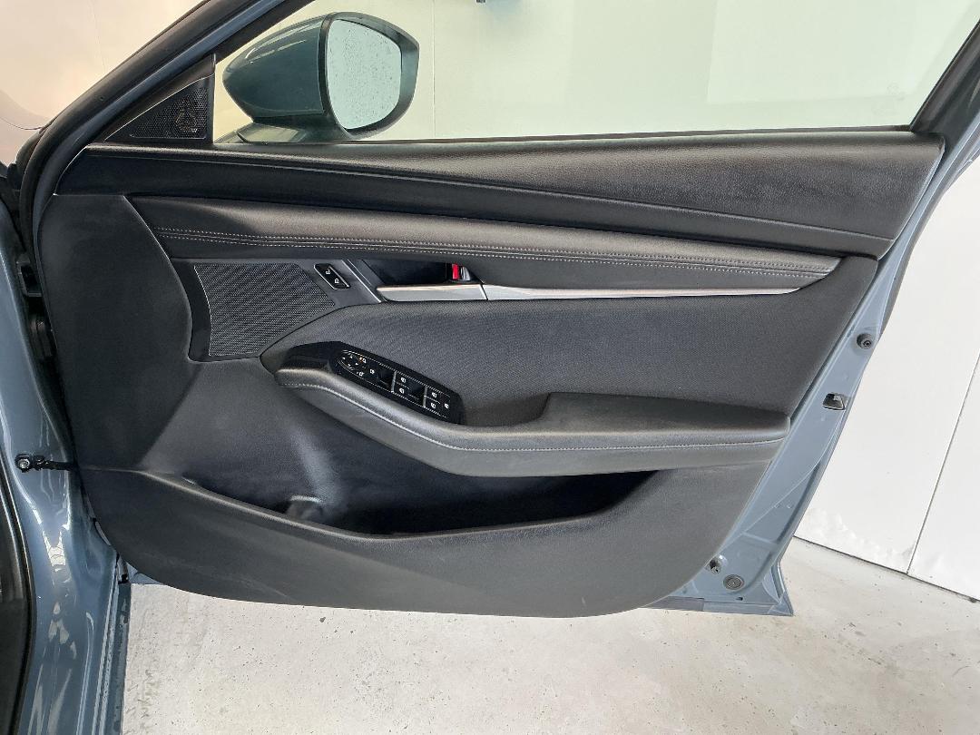 Photo '15' of Mazda Mazda3