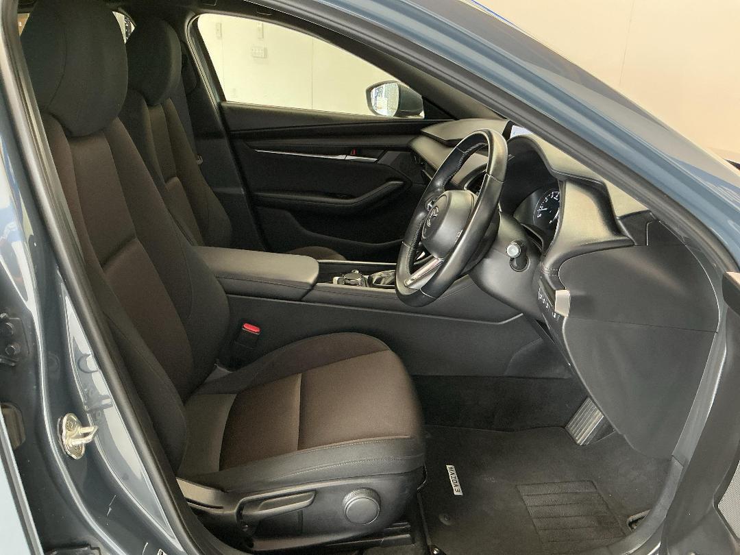 Photo '16' of Mazda Mazda3