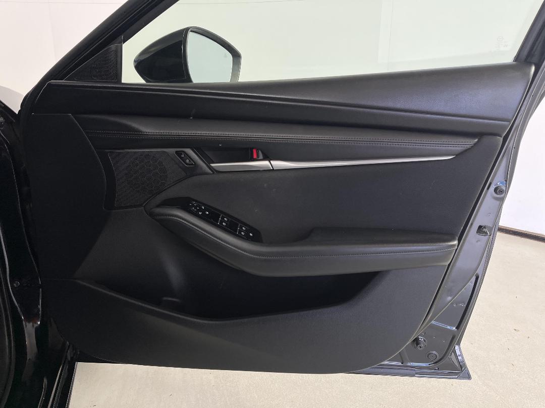 Photo '15' of Mazda Mazda3