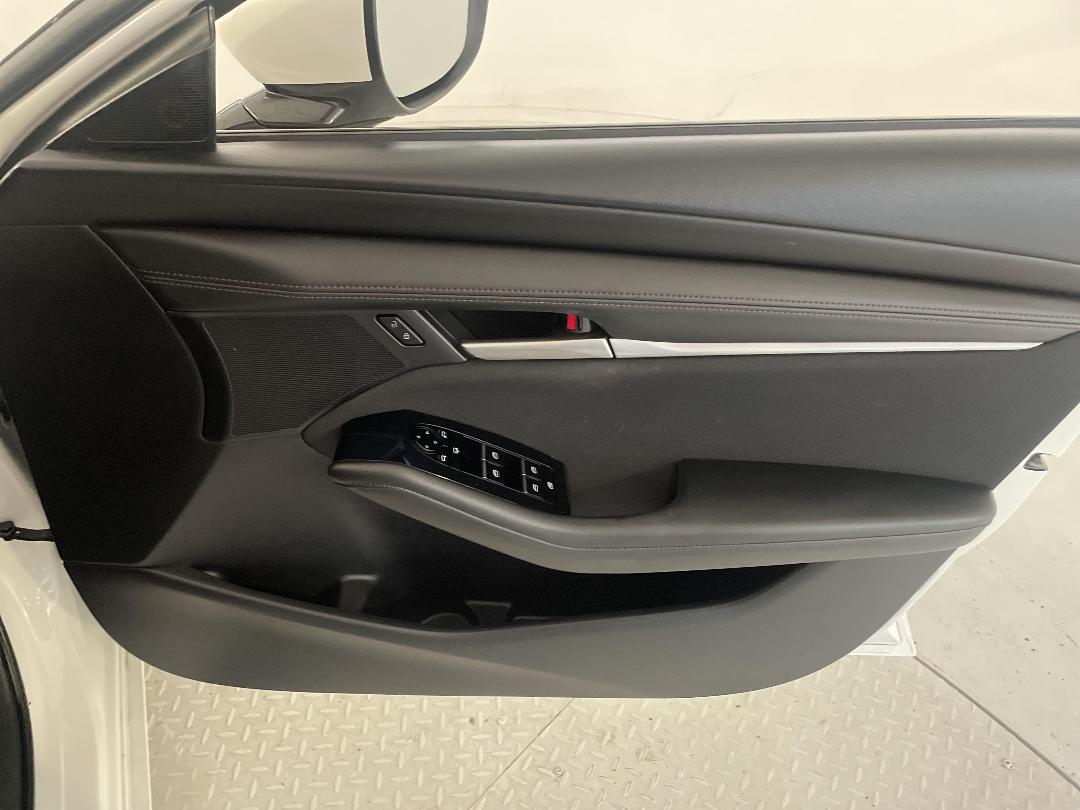 Photo '15' of Mazda Mazda3