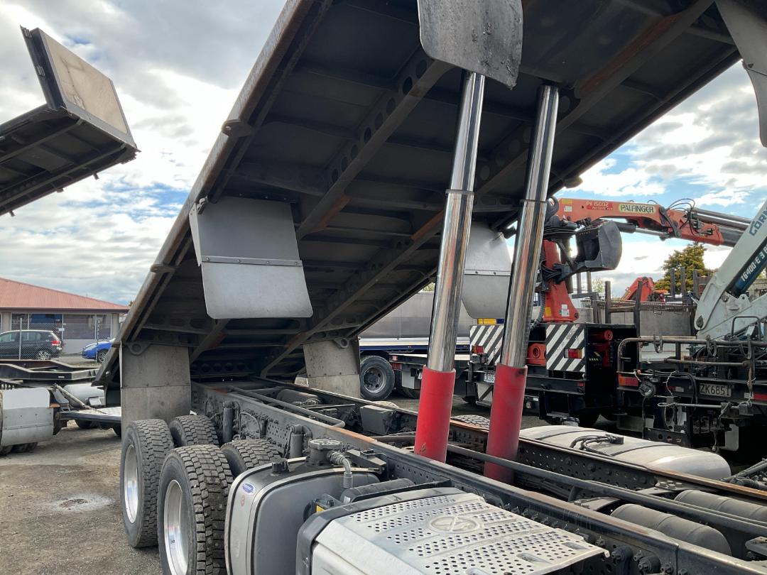 Photo '23' of Mercedes-Benz Acros 5 3258 8X4 Tipper