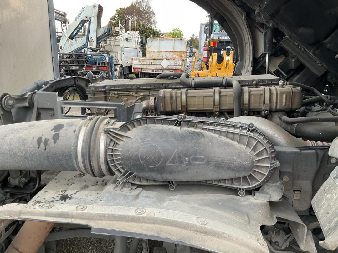 Photo '19' of Mercedes-Benz Acros 5 3258 8X4 Tipper