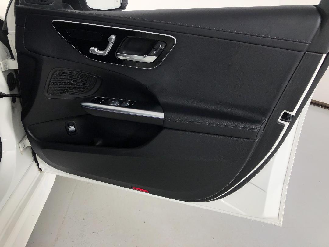 Photo '15' of Mercedes-Benz C-Class