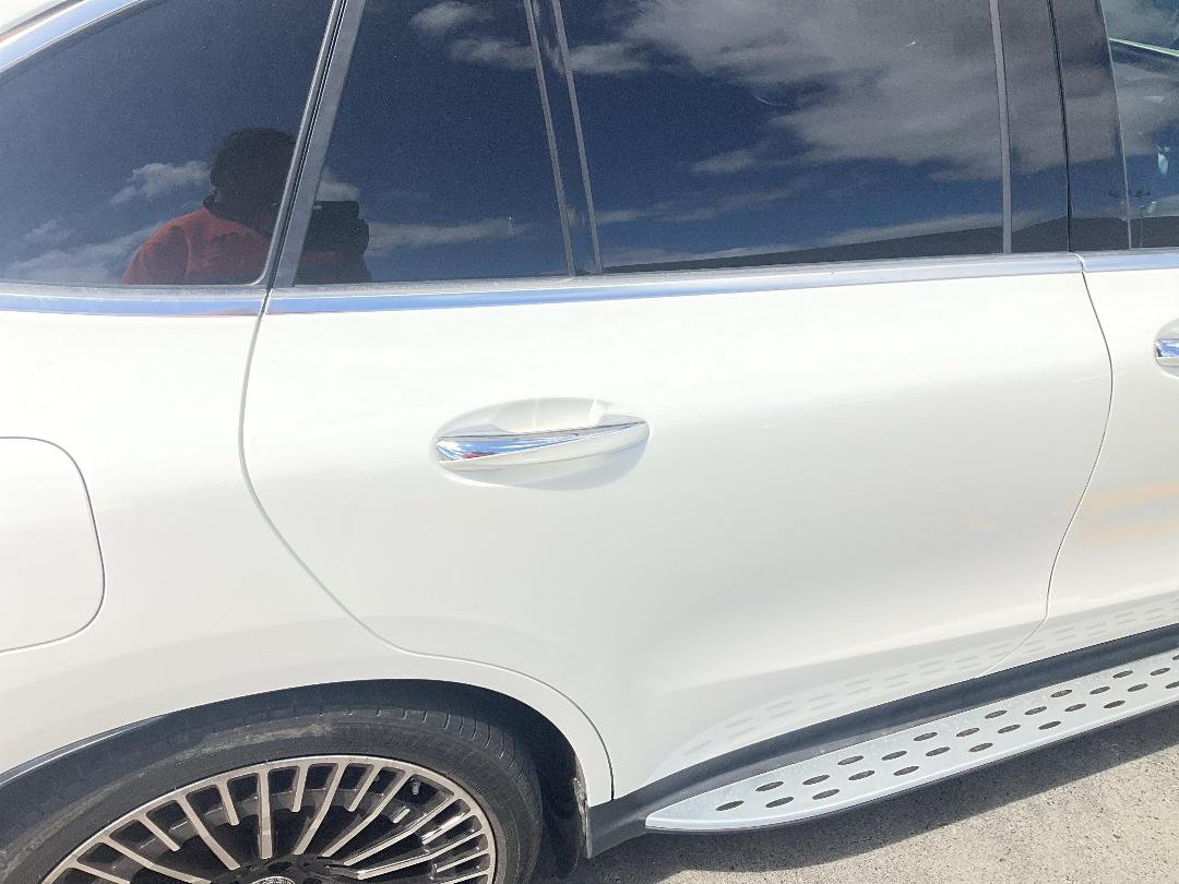 Photo '14' of Mercedes-Benz EQC 400 4Matic Sport Photo '14' of Mercedes-Benz EQC 400 4Matic Sport