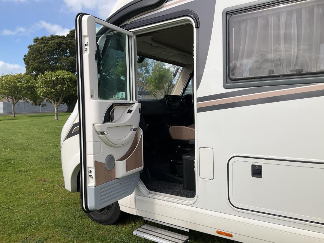 Photo '8' of Mercedes-Benz Sprinter CARTHAGO Motorhome