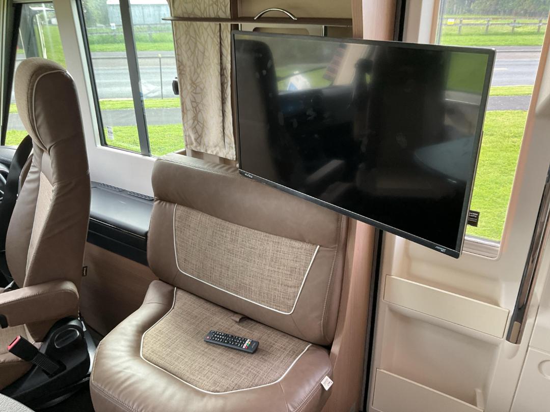 Photo '24' of Mercedes-Benz Sprinter CARTHAGO Motorhome