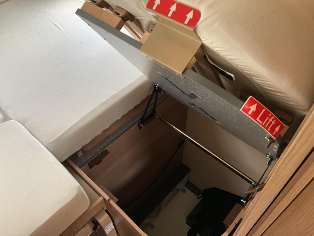 Photo '35' of Mercedes-Benz Sprinter CARTHAGO Motorhome