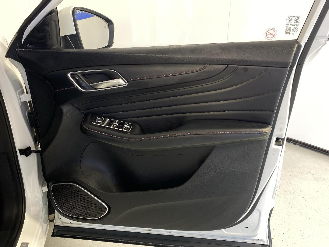 Photo '15' of MG HS Photo '15' of MG HS