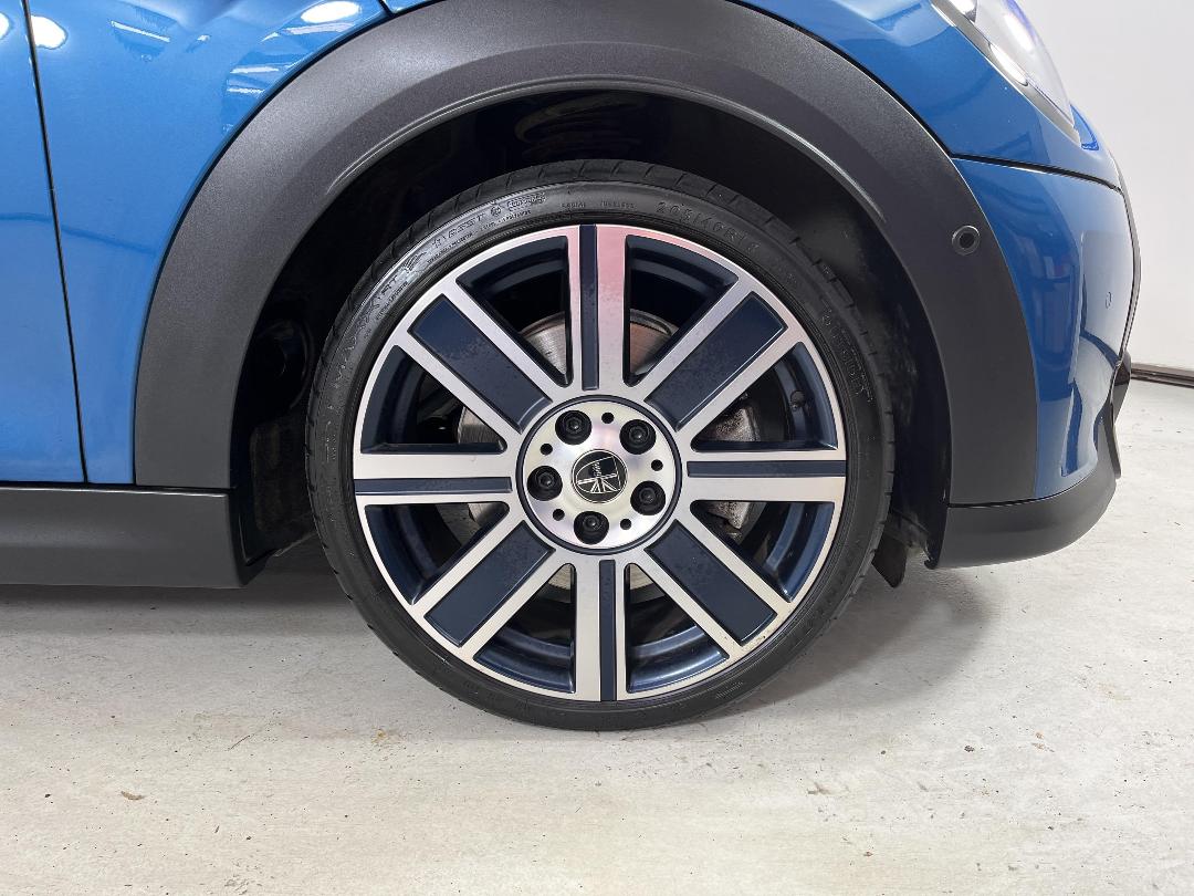 Photo '9' of Mini Hatch