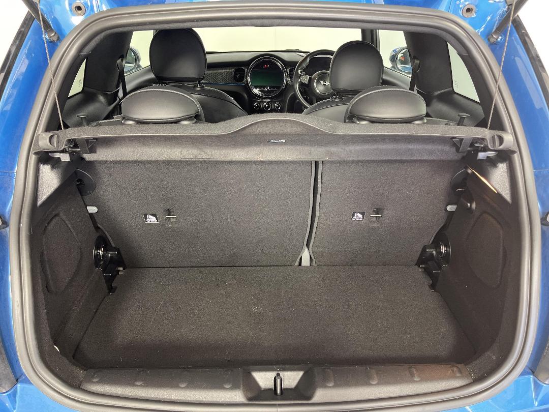 Photo '14' of Mini Hatch