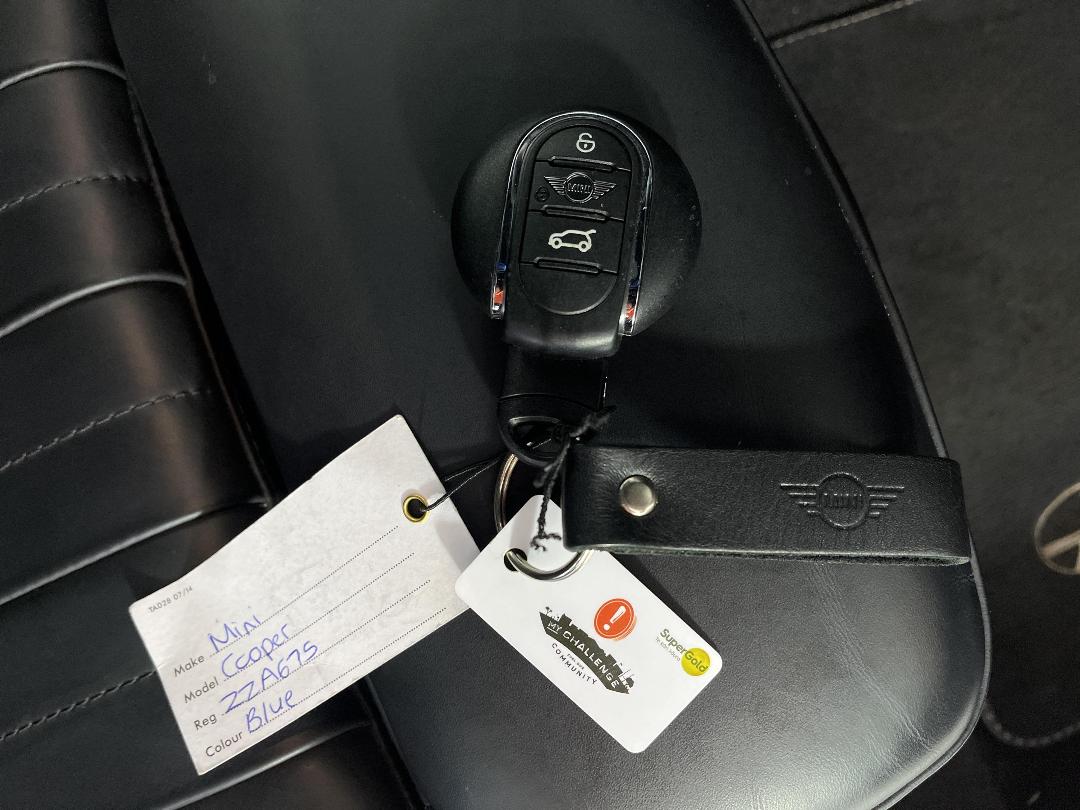 Photo '21' of Mini Hatch