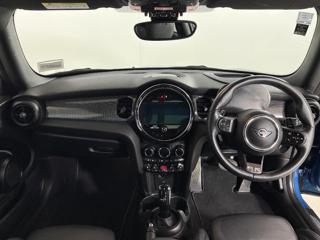 Photo '17' of Mini Hatch