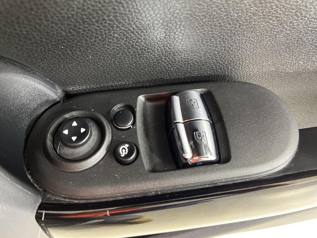 Photo '22' of Mini Hatch