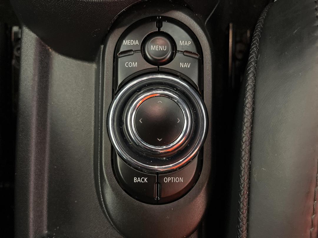 Photo '24' of Mini Hatch