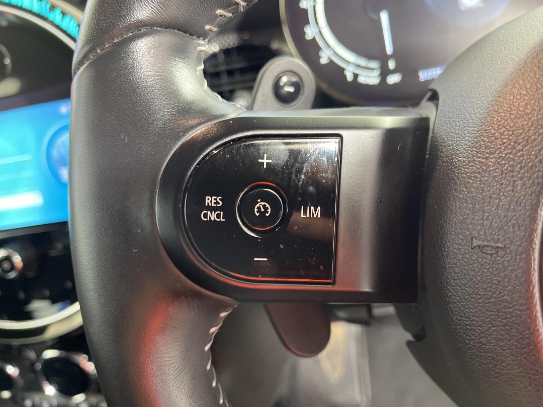 Photo '26' of Mini Hatch