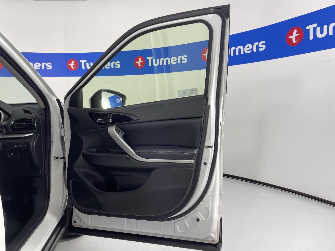 Photo '15' of Mitsubishi Eclipse Cross Photo '15' of Mitsubishi Eclipse Cross