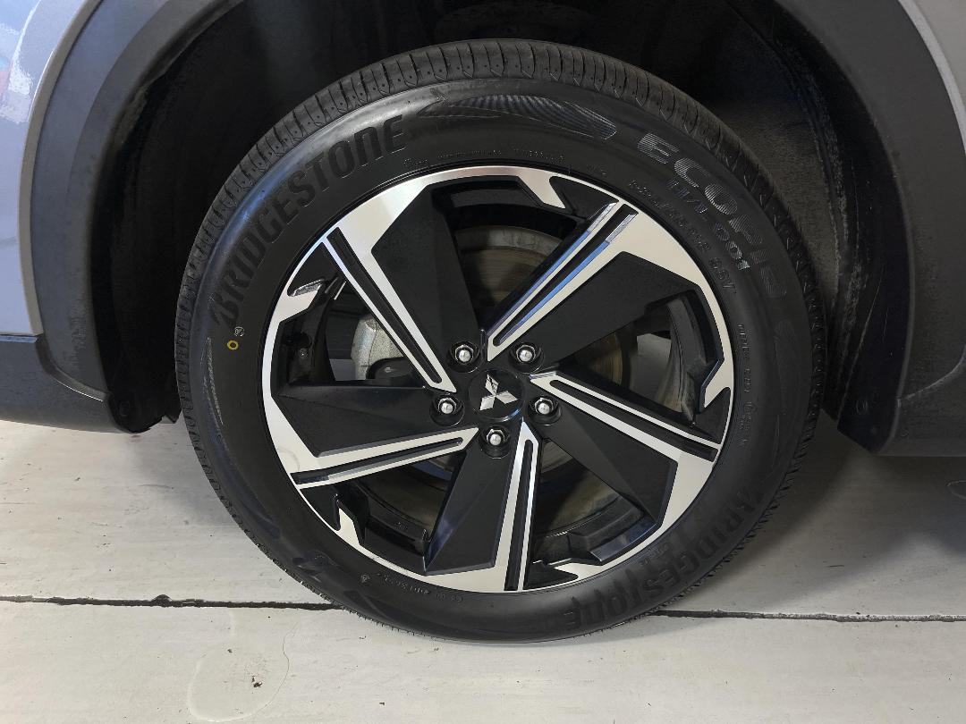 Photo '10' of Mitsubishi Eclipse Cross