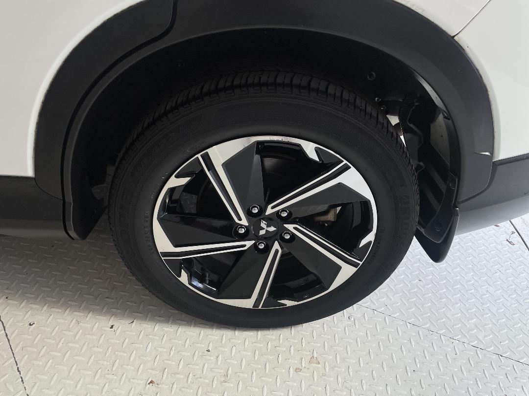 Photo '11' of Mitsubishi Eclipse Cross