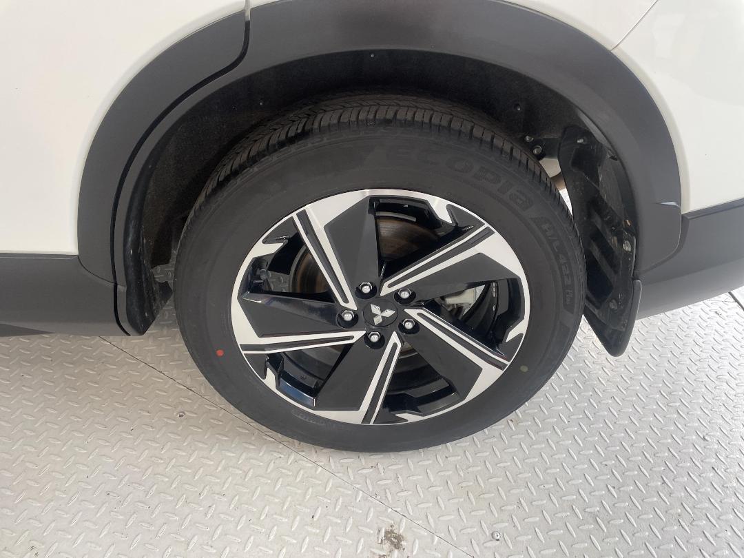 Photo '11' of Mitsubishi Eclipse Cross