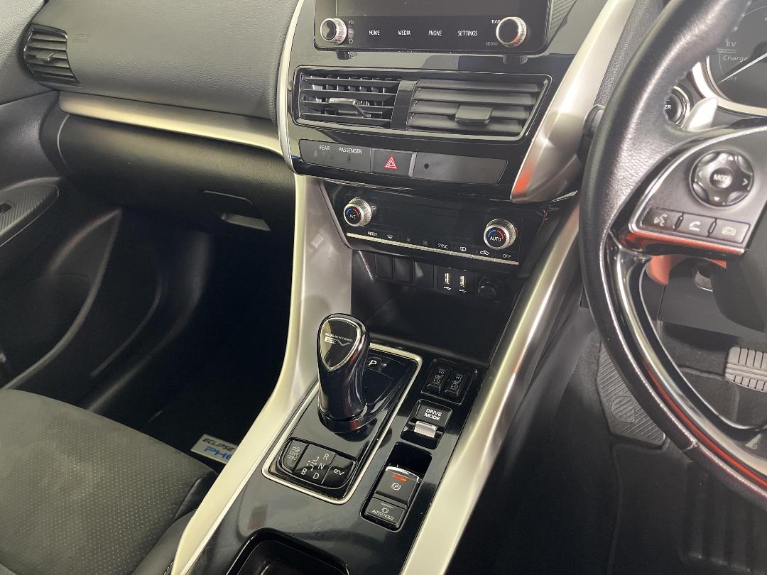 Photo '18' of Mitsubishi Eclipse Cross