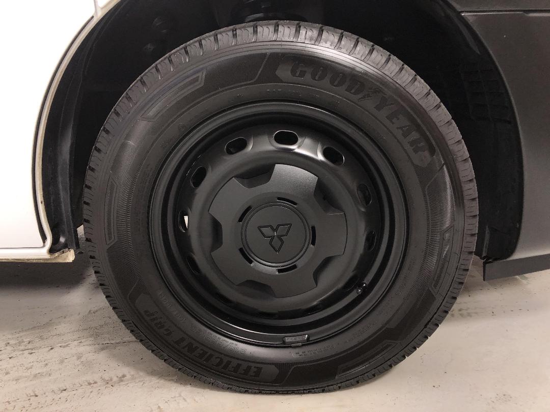 Photo '9' of Mitsubishi Express