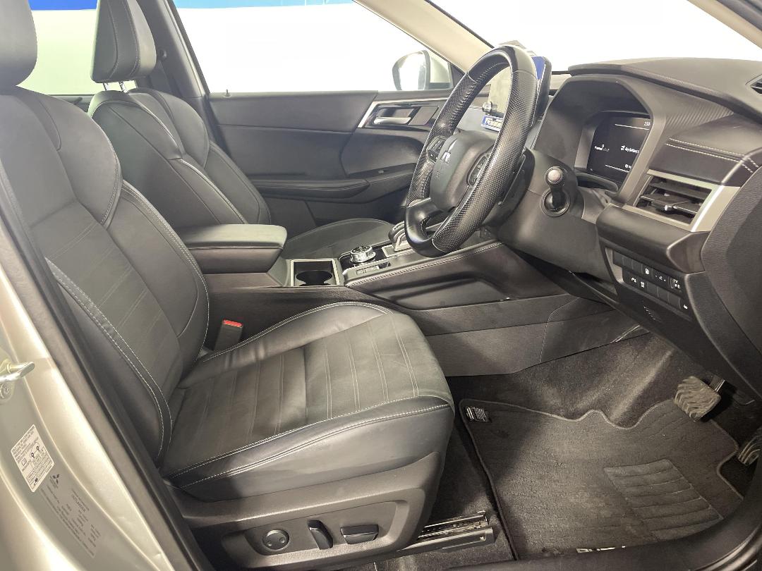 Photo '16' of Mitsubishi Outlander Photo '16' of Mitsubishi Outlander