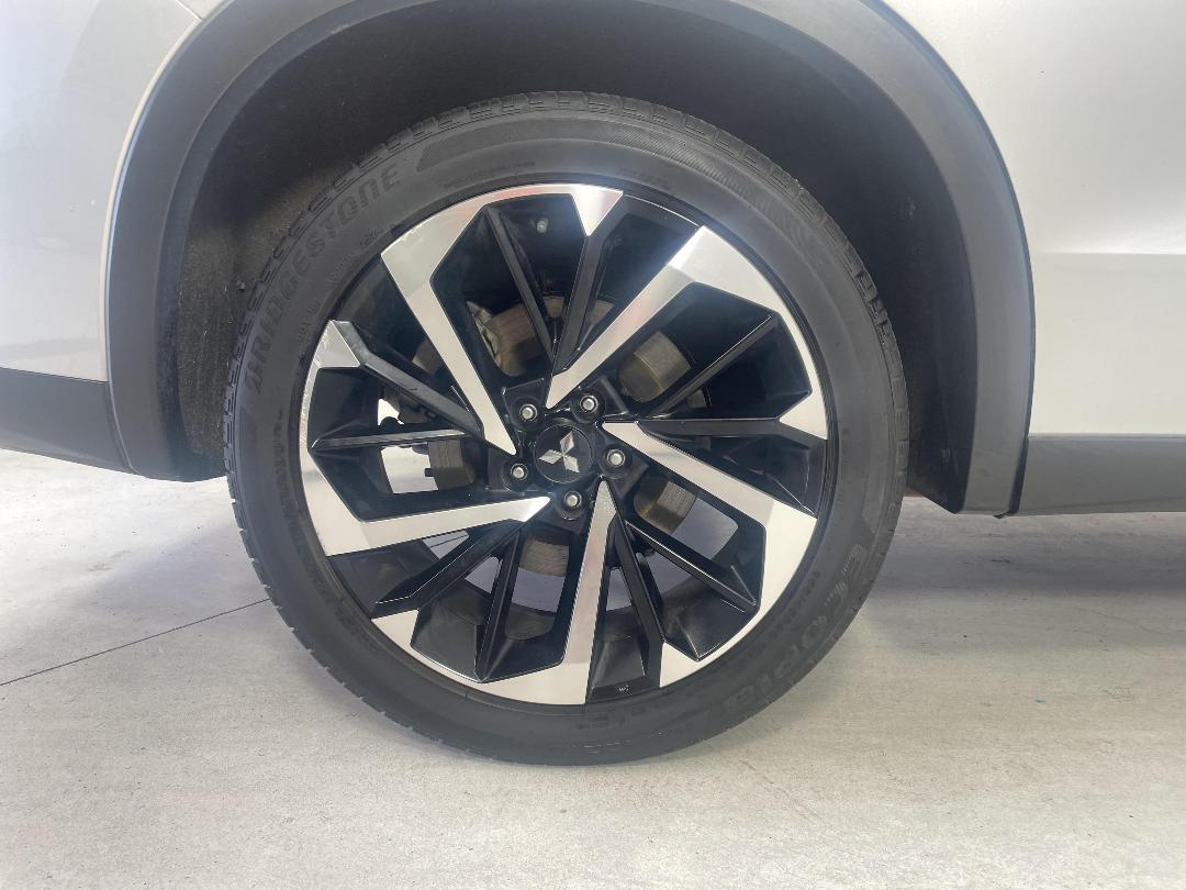 Photo '12' of Mitsubishi Outlander