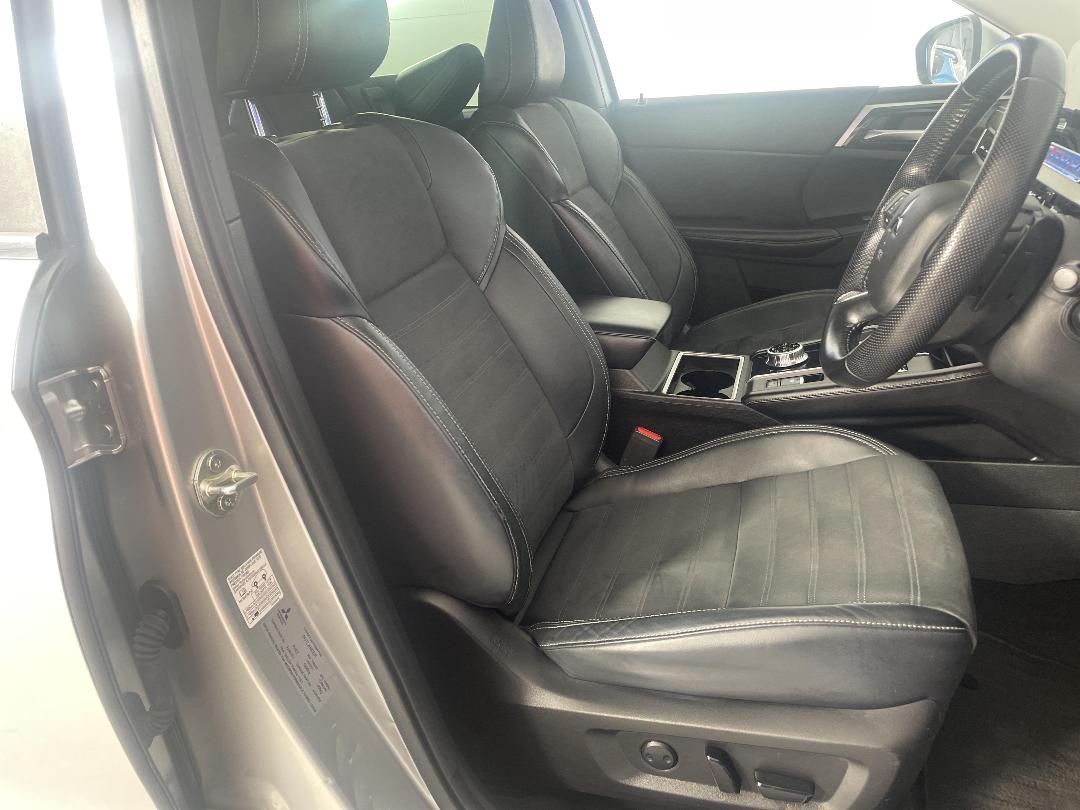 Photo '16' of Mitsubishi Outlander