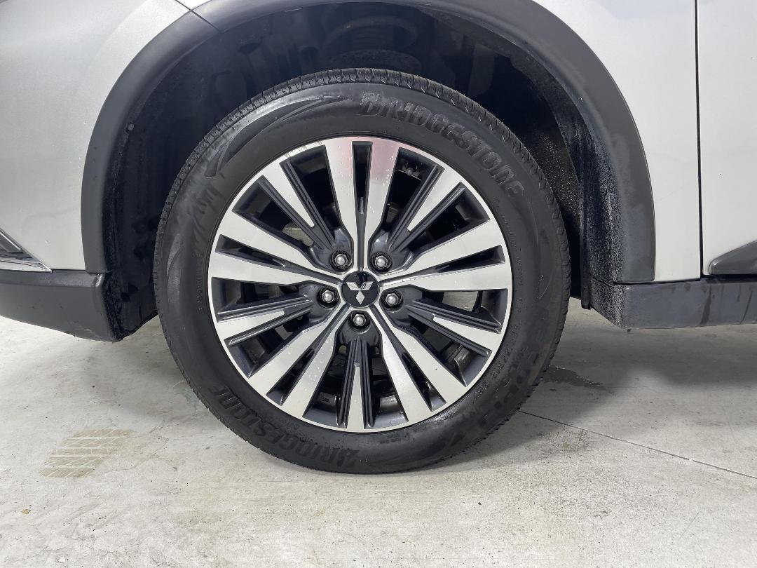 Photo '10' of Mitsubishi Outlander