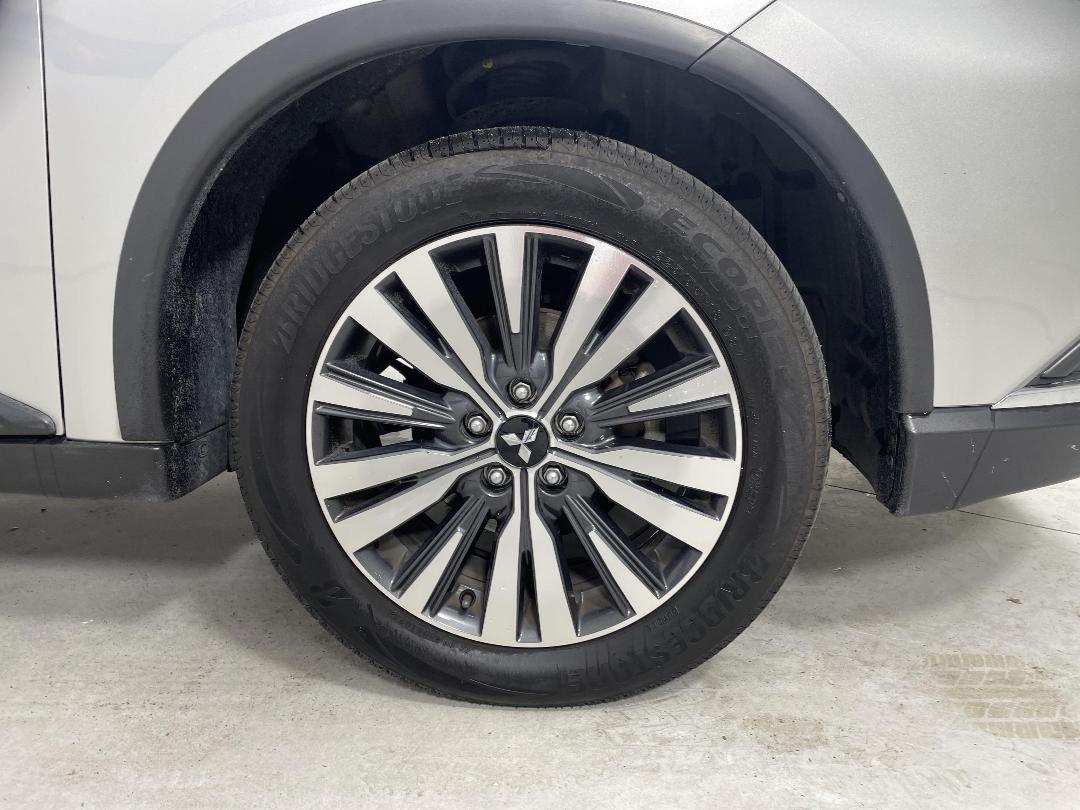 Photo '9' of Mitsubishi Outlander