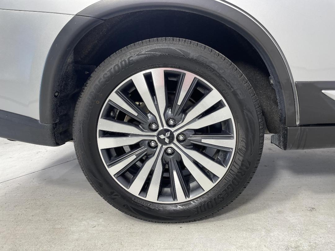 Photo '12' of Mitsubishi Outlander