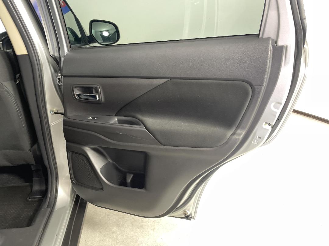 Photo '19' of Mitsubishi Outlander