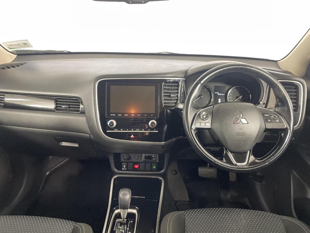 Photo '17' of Mitsubishi Outlander