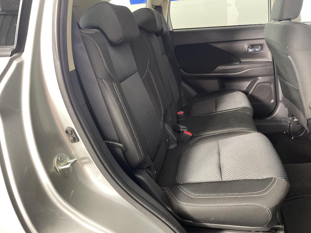 Photo '20' of Mitsubishi Outlander