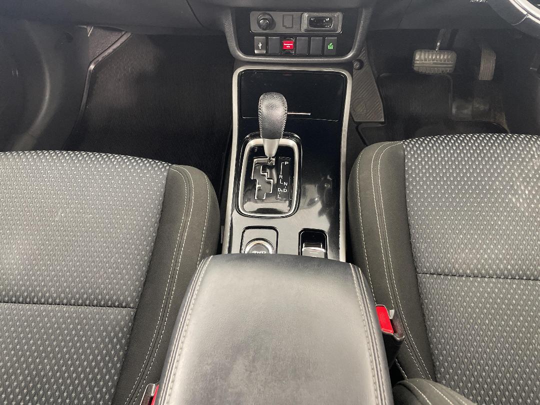 Photo '18' of Mitsubishi Outlander