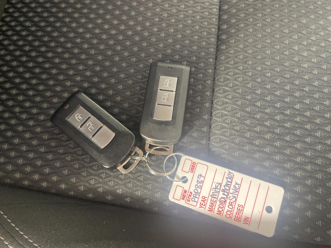 Photo '22' of Mitsubishi Outlander Photo '22' of Mitsubishi Outlander