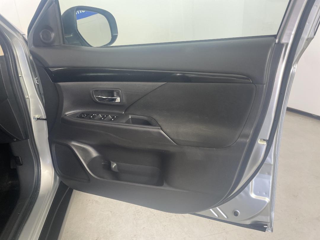 Photo '15' of Mitsubishi Outlander Photo '15' of Mitsubishi Outlander