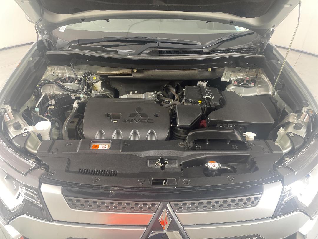 Photo '13' of Mitsubishi Outlander Photo '13' of Mitsubishi Outlander