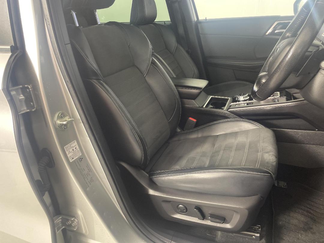 Photo '16' of Mitsubishi Outlander Photo '16' of Mitsubishi Outlander