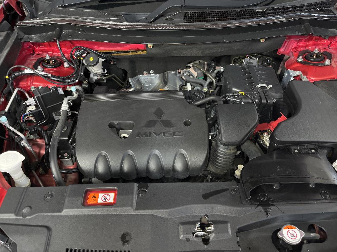 Photo '13' of Mitsubishi Outlander