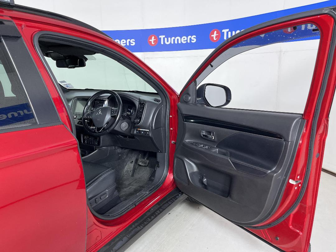 Photo '15' of Mitsubishi Outlander