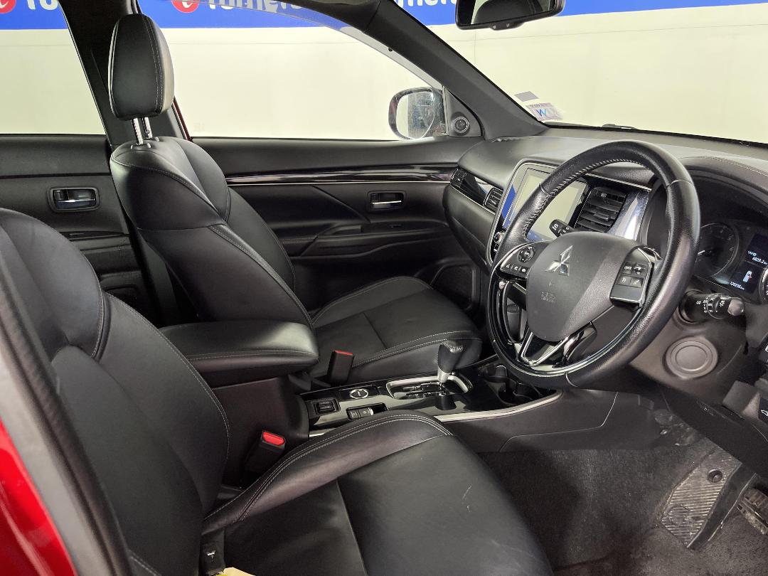 Photo '16' of Mitsubishi Outlander