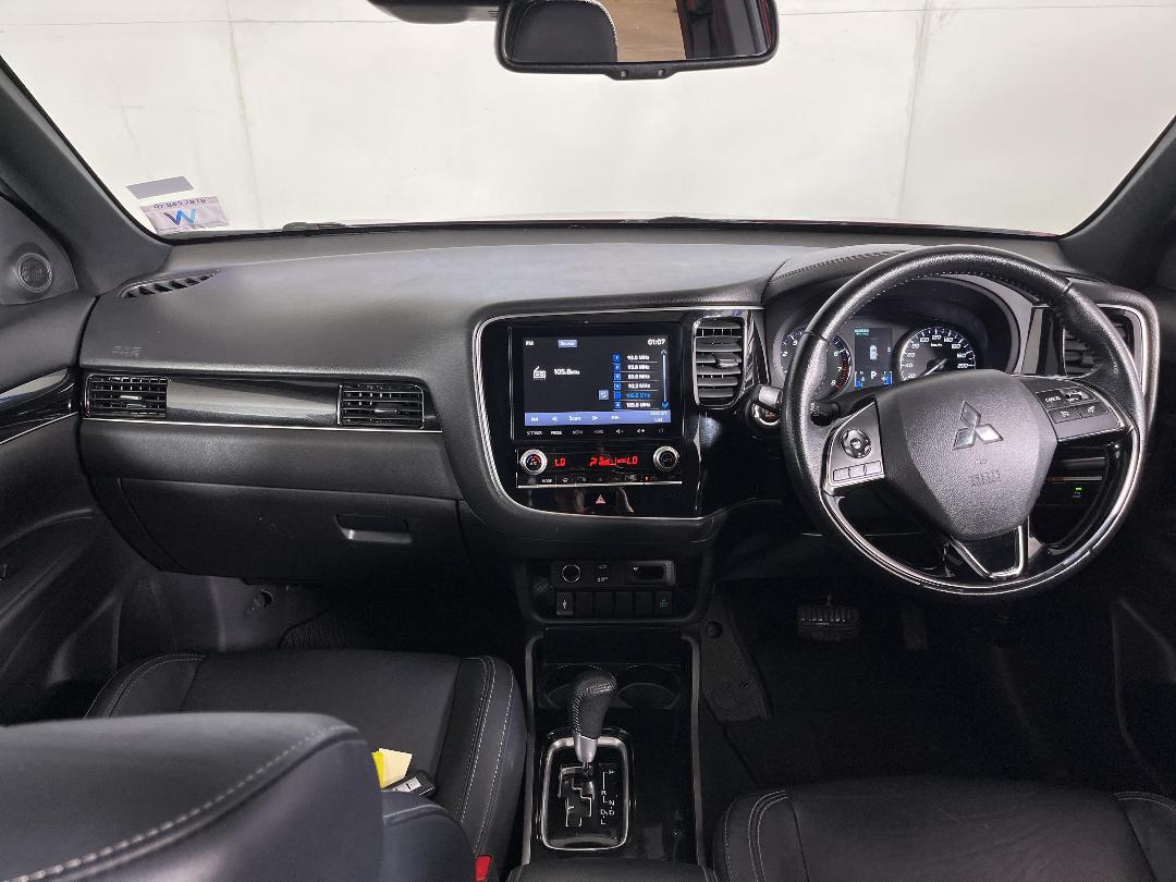 Photo '17' of Mitsubishi Outlander