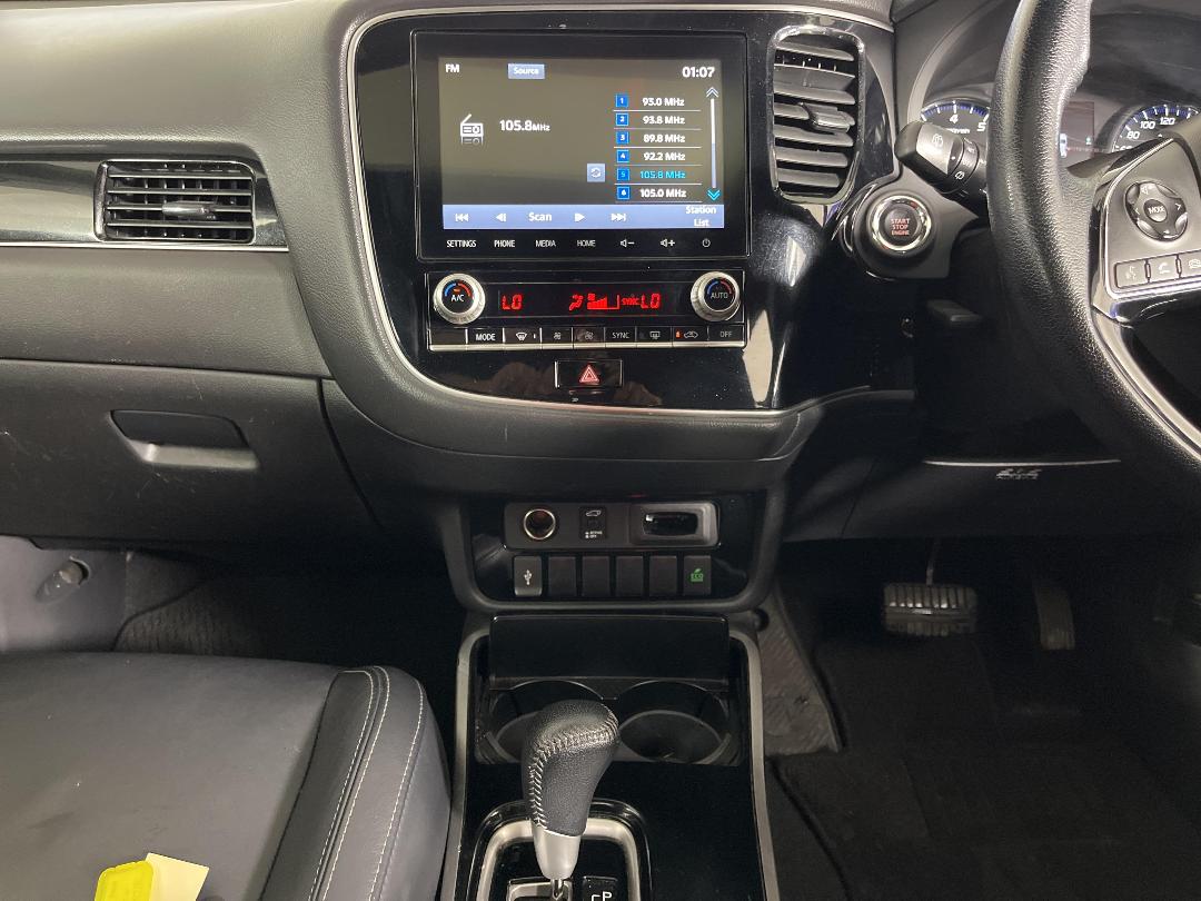 Photo '18' of Mitsubishi Outlander