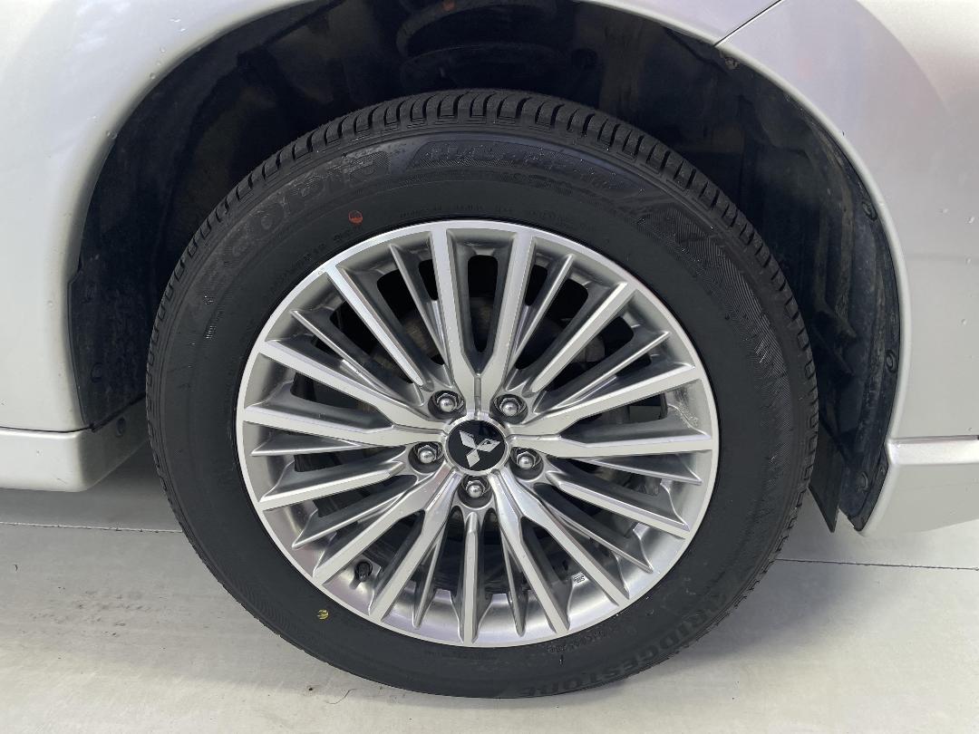 Photo '9' of Mitsubishi Outlander Photo '9' of Mitsubishi Outlander