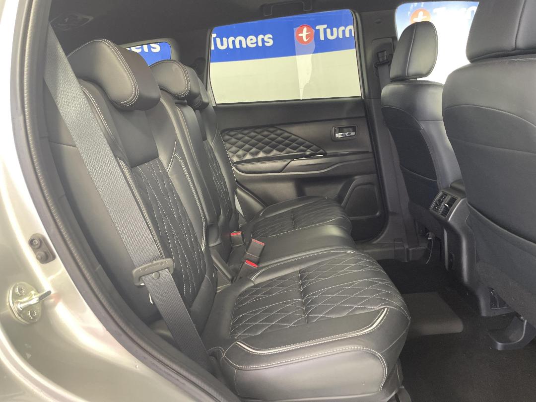 Photo '20' of Mitsubishi Outlander Photo '20' of Mitsubishi Outlander