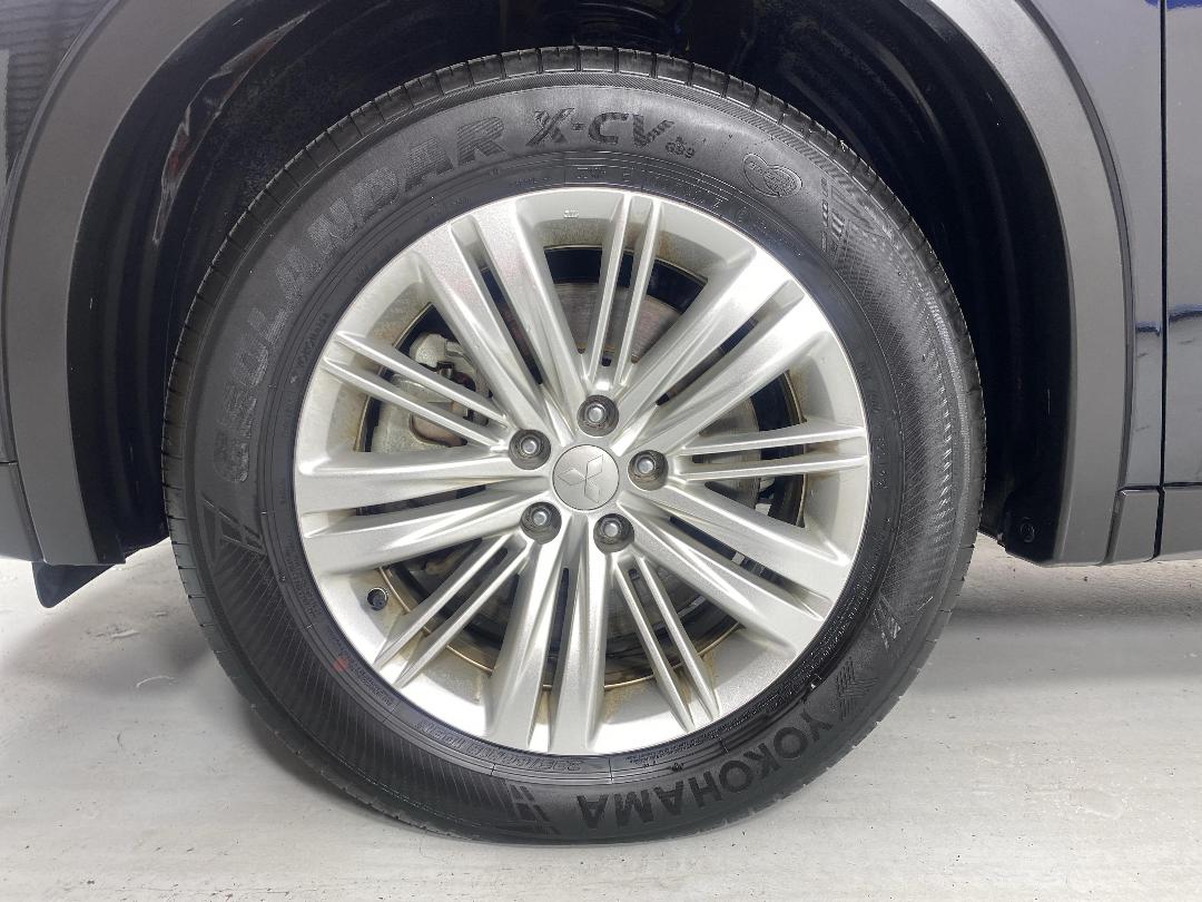 Photo '10' of Mitsubishi Outlander