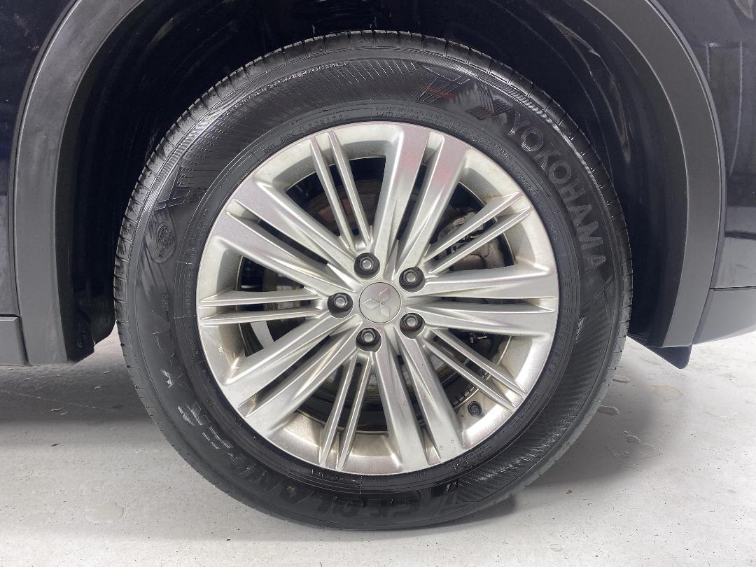 Photo '9' of Mitsubishi Outlander