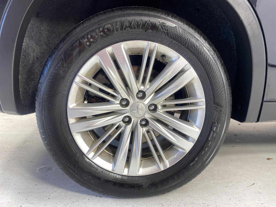 Photo '12' of Mitsubishi Outlander