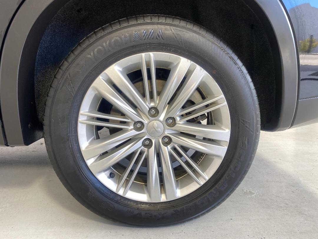 Photo '11' of Mitsubishi Outlander